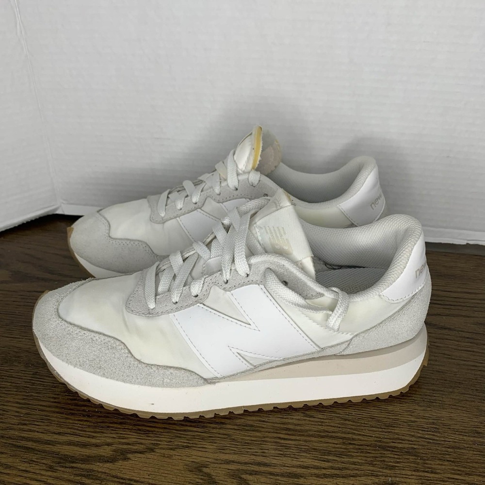 New Balance Women's White and Light Gray Athletic Sneakers